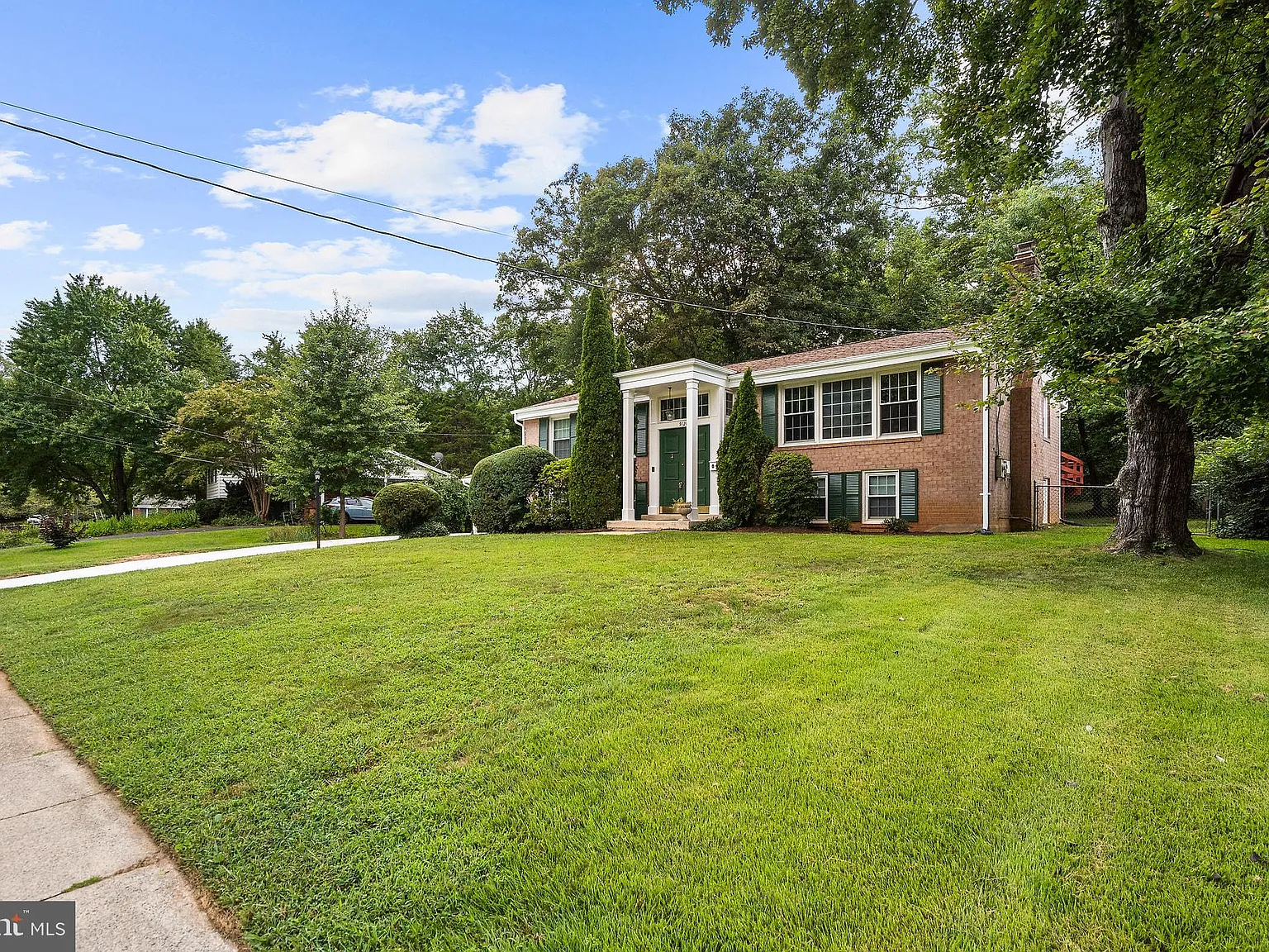 5 bed, 3.0 bath, 1444 sqft, $4,200 — Photo 2