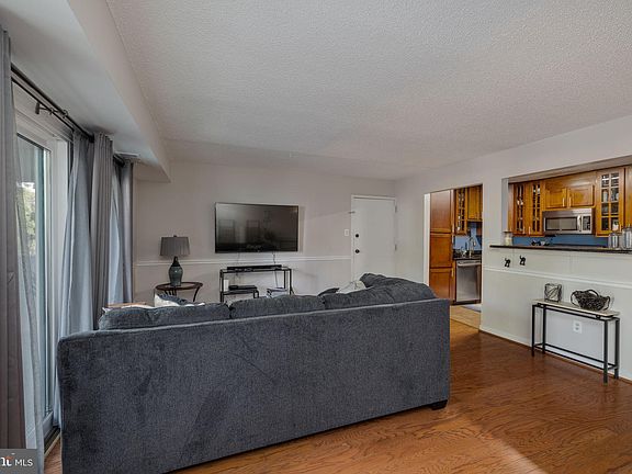 5th image of 3805 Laramie Pl APT H