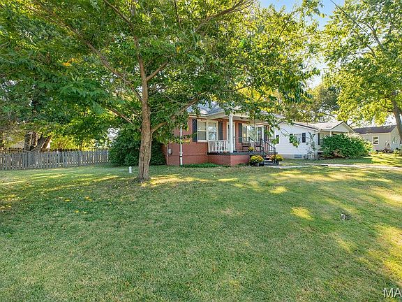 3rd image of 207 Olive St