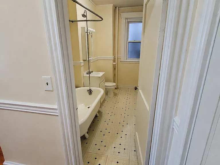 376 Riverway #12A — Photo 8