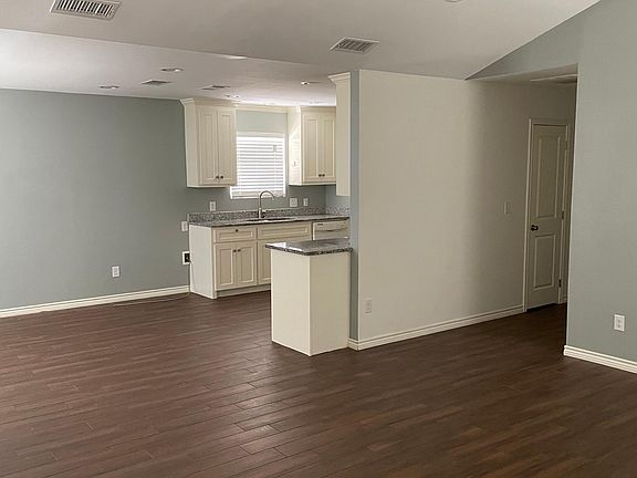 3rd image of 305 E Weaver Ave