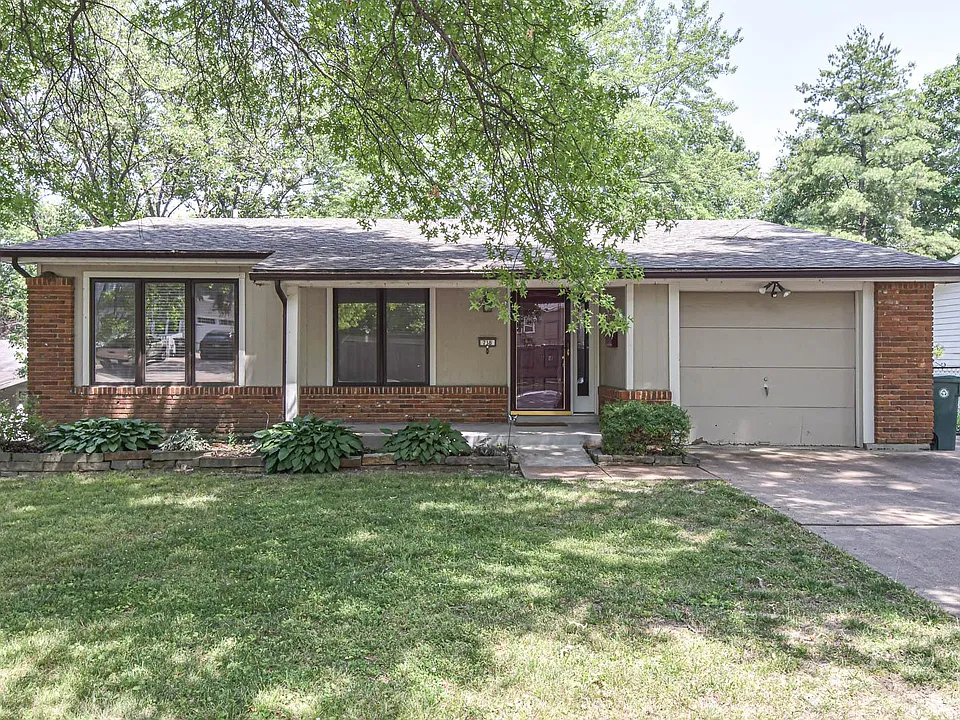 738 N Woodlawn Ave