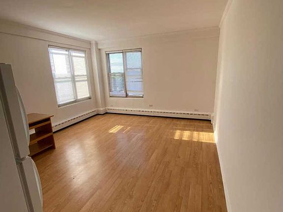 2nd image of 2610 W Berwyn Ave #508