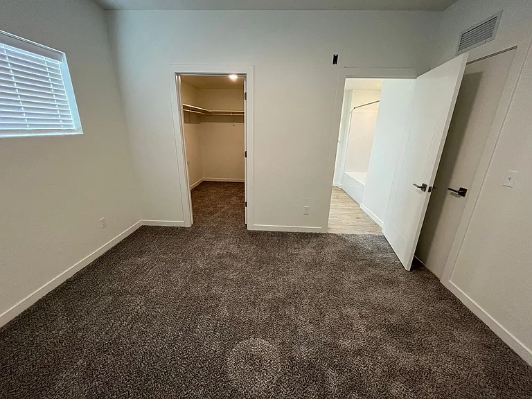 Lexington Sky Apartments — Photo 49