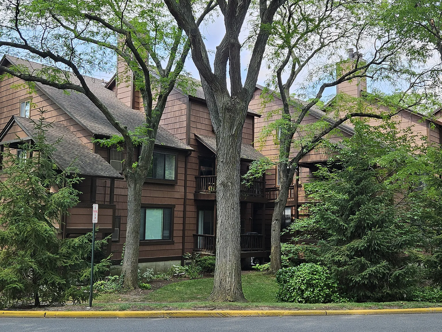 2 bed, 1.5 bath, 1006 sqft, $3,300 — Photo 1