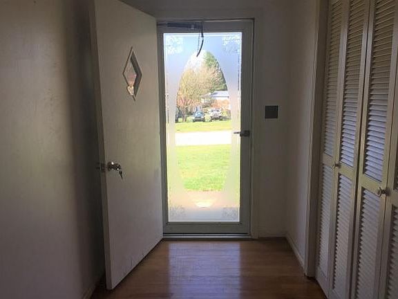 2nd image of 1701 Seward Dr