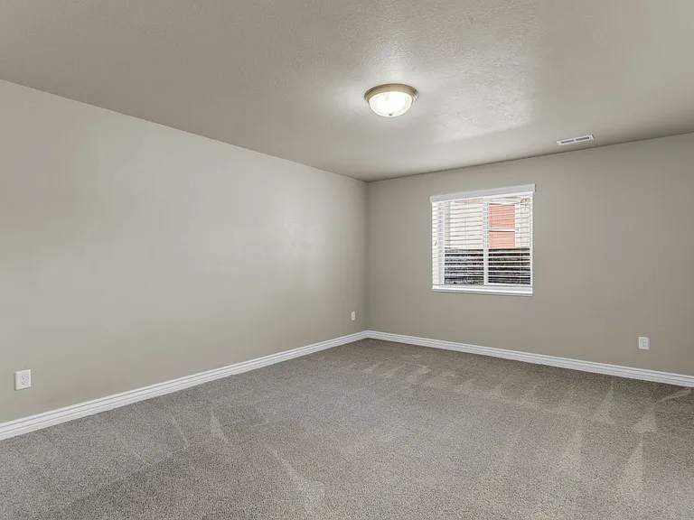 1377 S 4300 W — Photo 30