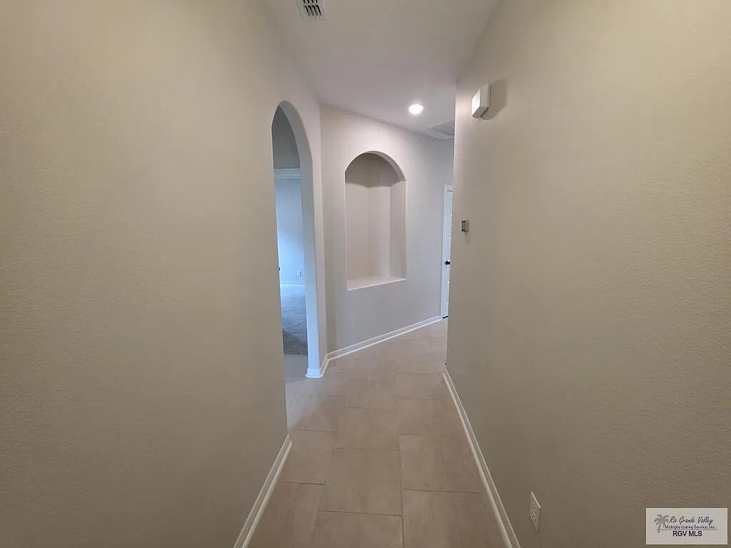 3 bed, 2.0 bath, 1475 sqft, $2,000 — Photo 2