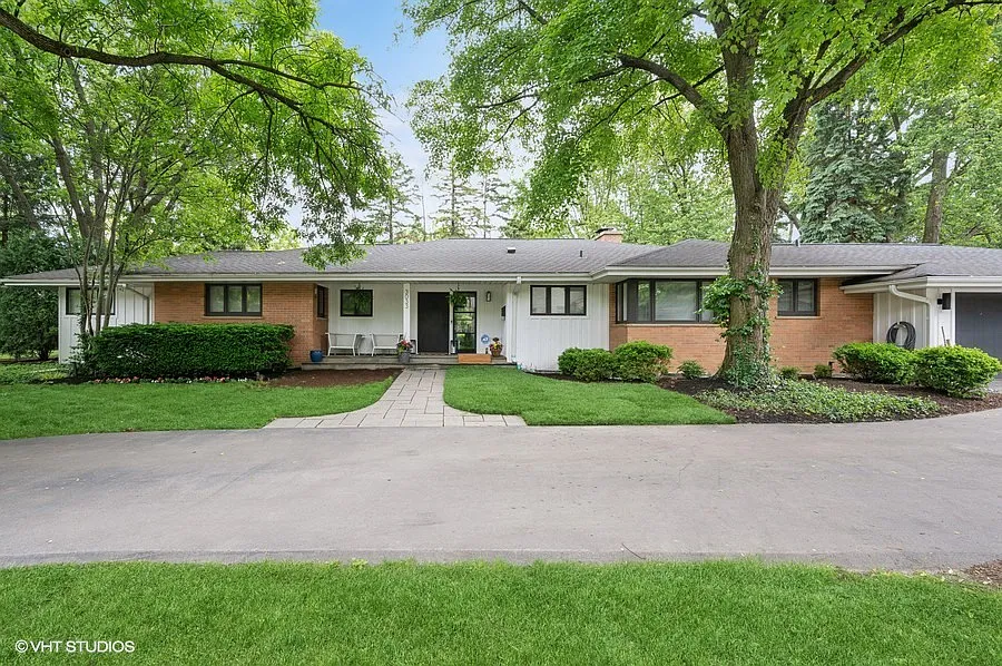 3033 Country Ln photo 1
