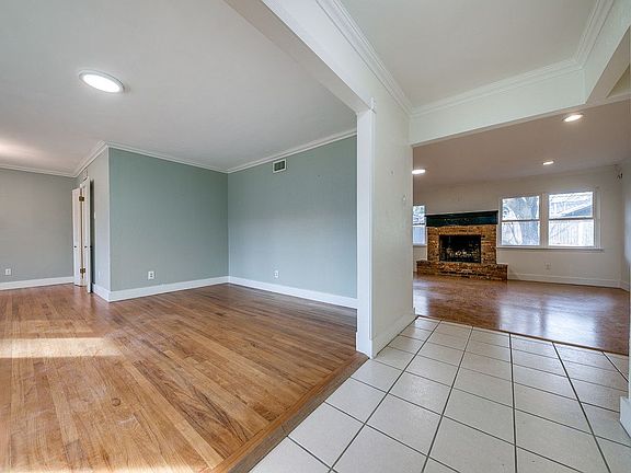 4th image of 4025 Hockaday Dr