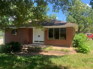 1802 Sunset Dr, Poplar Bluff, MO 63901