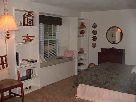 Window Seat/shelves