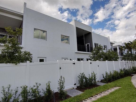3rd image of 1323 NW 27th Ave #1323