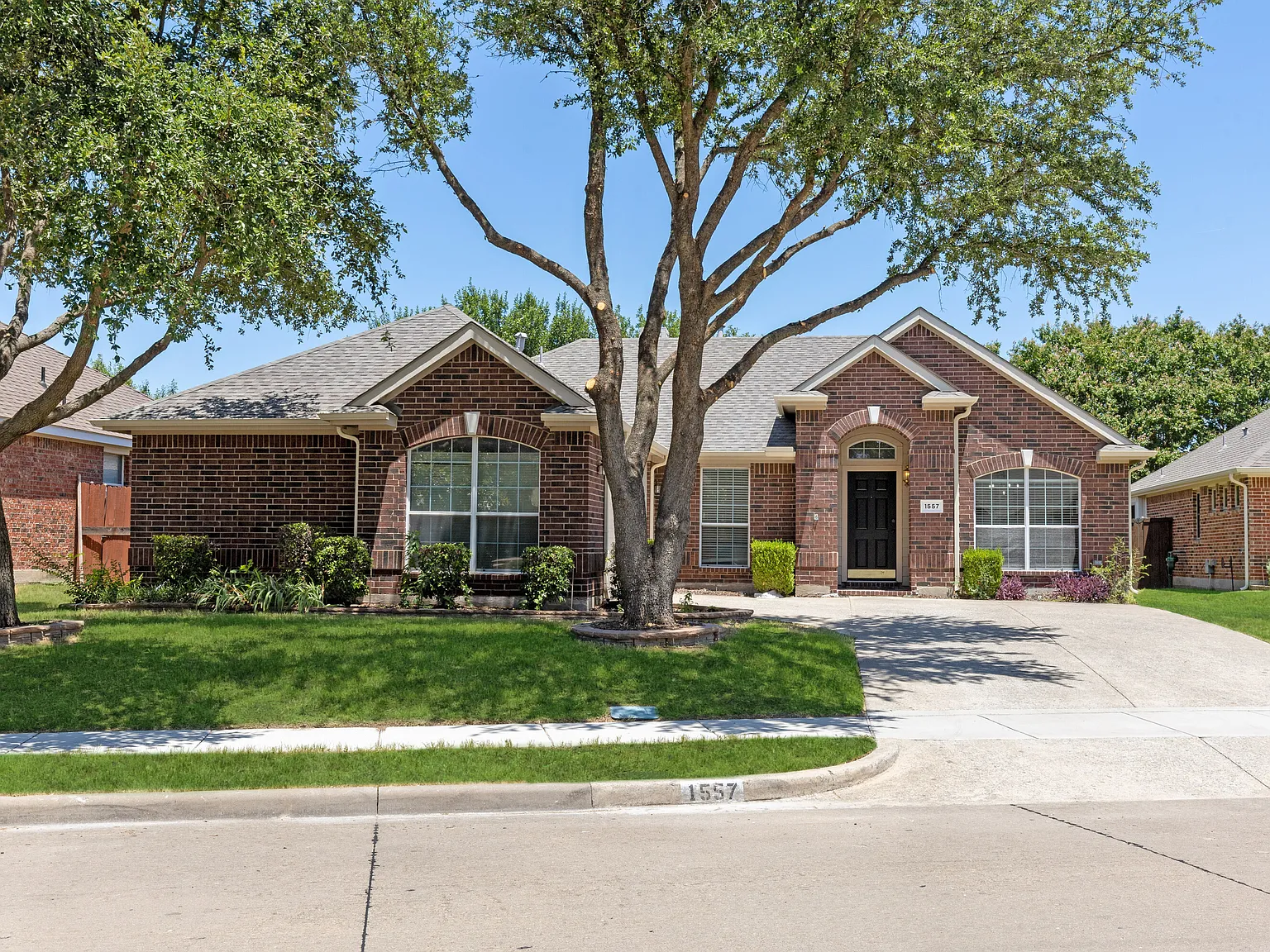 3 bed, 1761 sqft, $8,100 — Photo 1