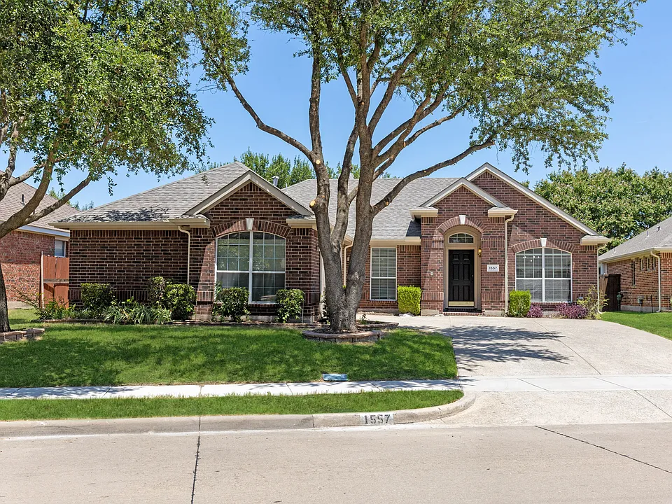 1557 Charleston Dr
