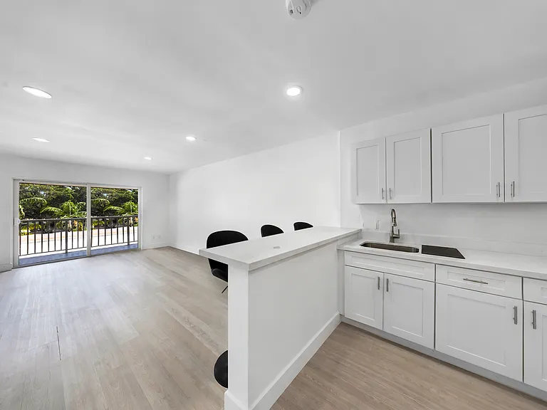 14500 NE 6th Ave — Photo 35