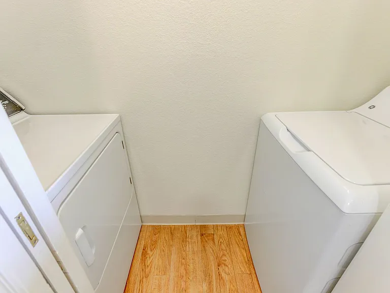 Americana Lakewood Apartments — Photo 79