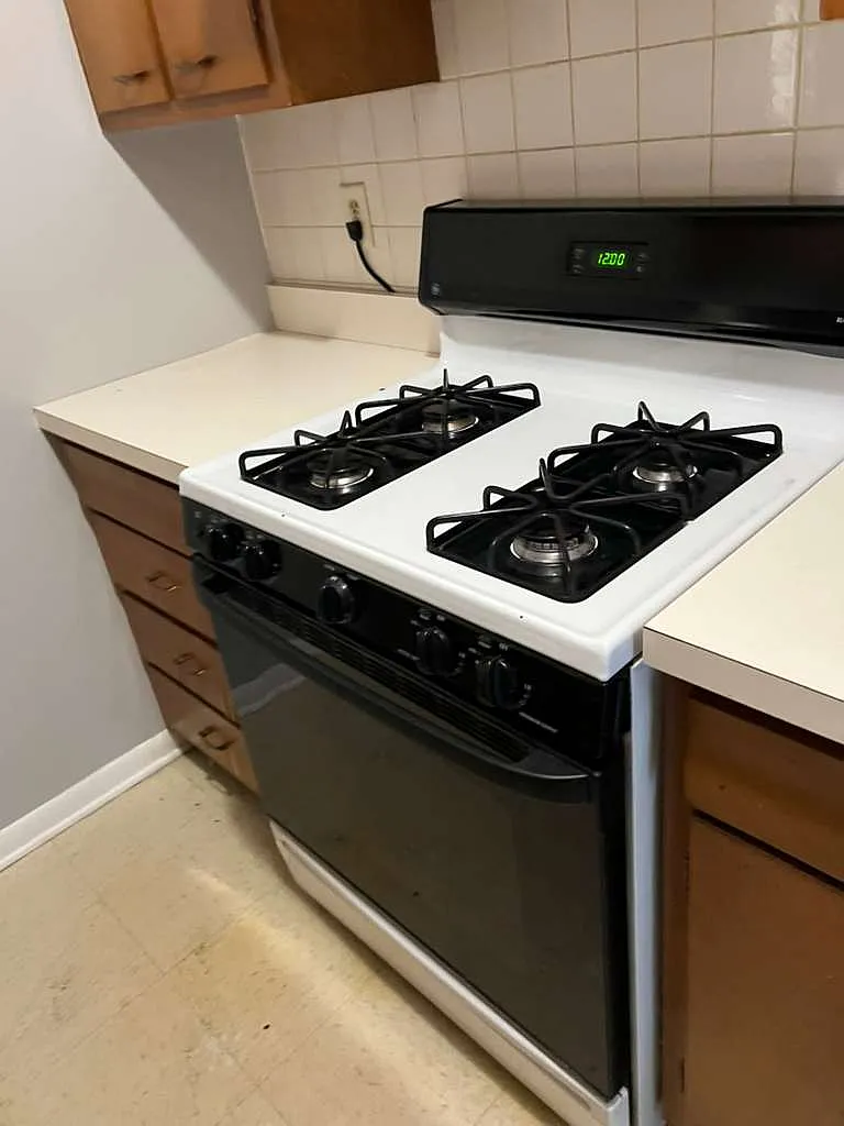 2 bed, 850 sqft, $1,699 — Photo 3