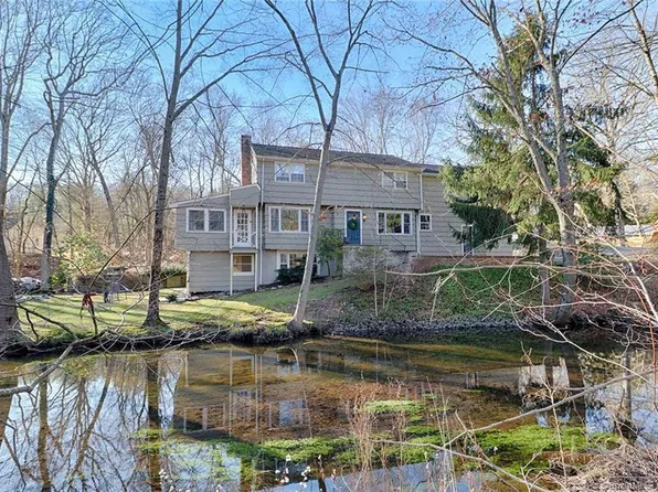 22 Creconoof Road, Fairfield, CT 06825