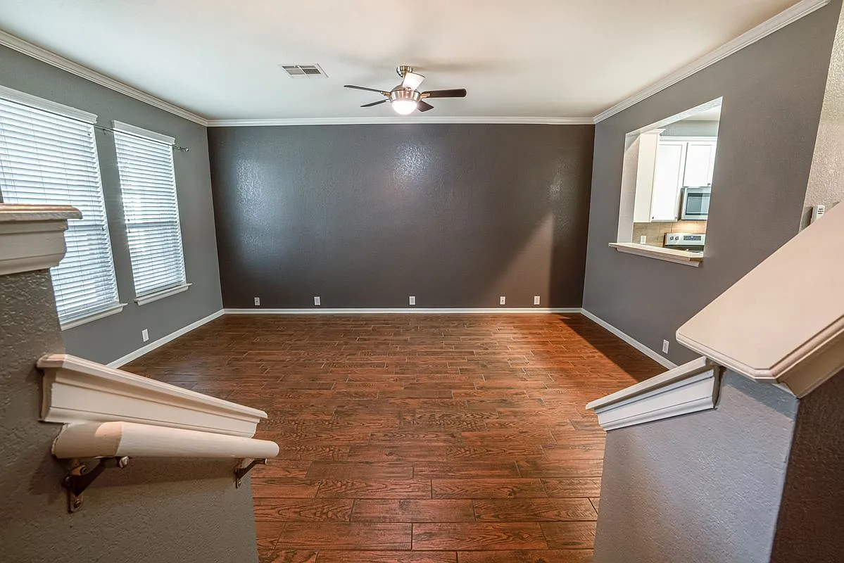 2 bed, 2.5 bath, 1281 sqft, $1,595 — Photo 3