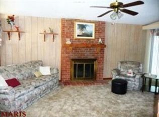 8 Little Ln, Florissant, MO 63033