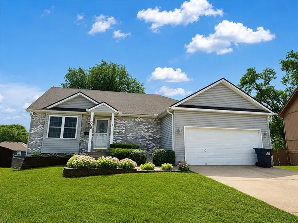 809 SW Graystone Dr, Grain Valley, MO 64029