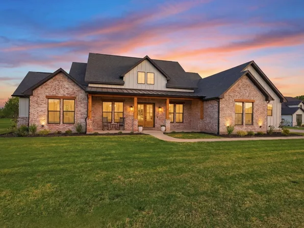 330 Charlie Joseph Dr, Van Alstyne, TX 75495