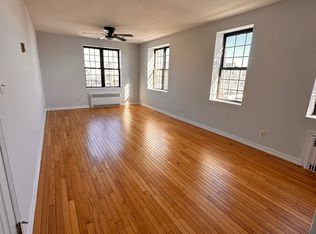 890 W Beech St APT 2I, Long Beach, NY 11561