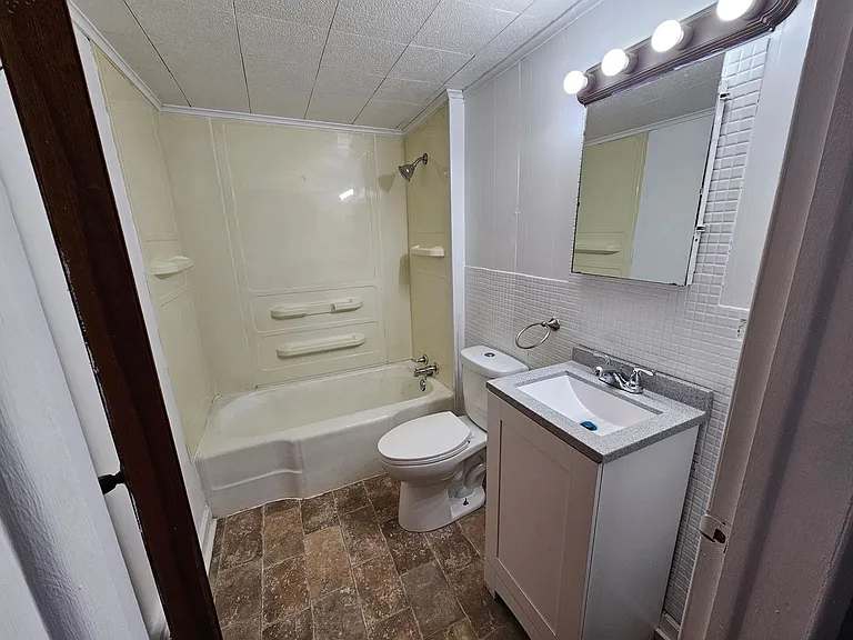203 N Lincoln Ave — Photo 3