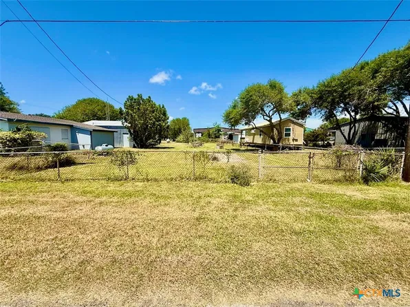 510 W Jefferson Ave, Port O Connor, TX 77982
