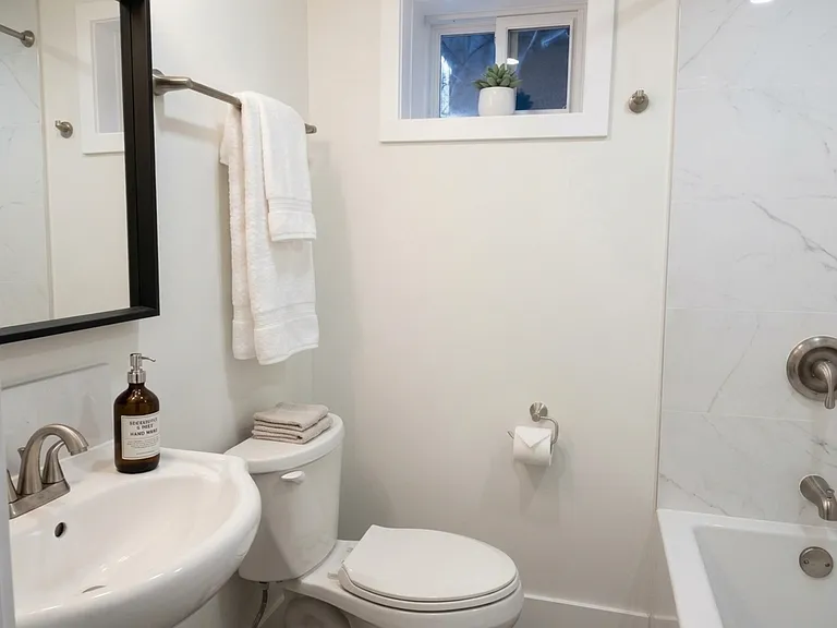 671 Crawford St #BASEMENT — Photo 8