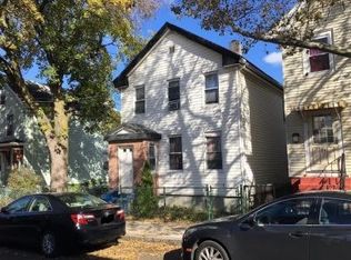 21 Blossom St, Chelsea, MA 02150
