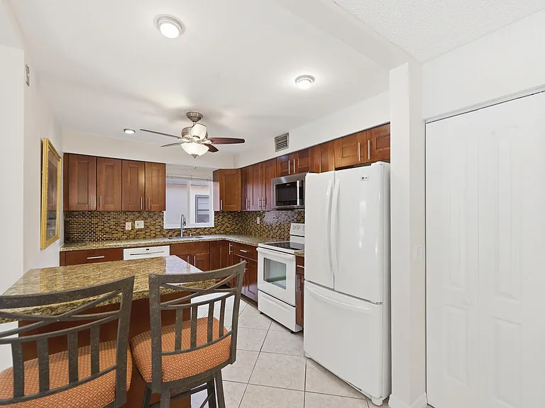 129 Piedmont Way #C — Photo 12