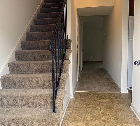 2nd image of 721 Olde Greenwich Cir