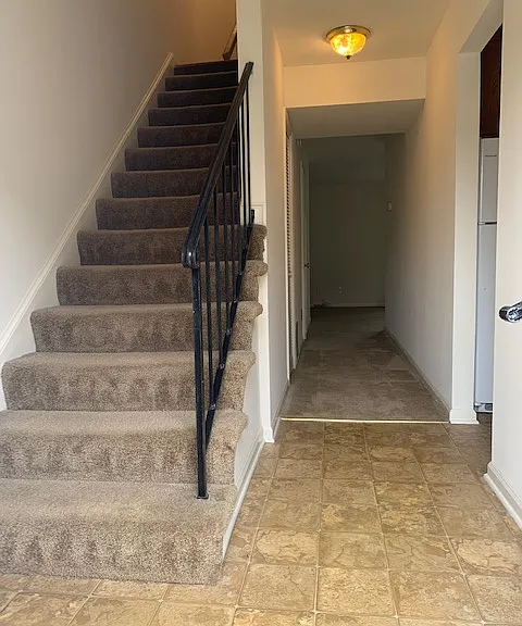 721 Olde Greenwich Cir — Photo 2