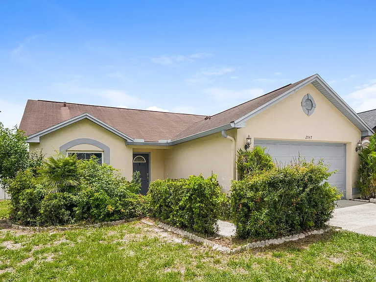 2047 Sarah Louise Dr — Photo 3