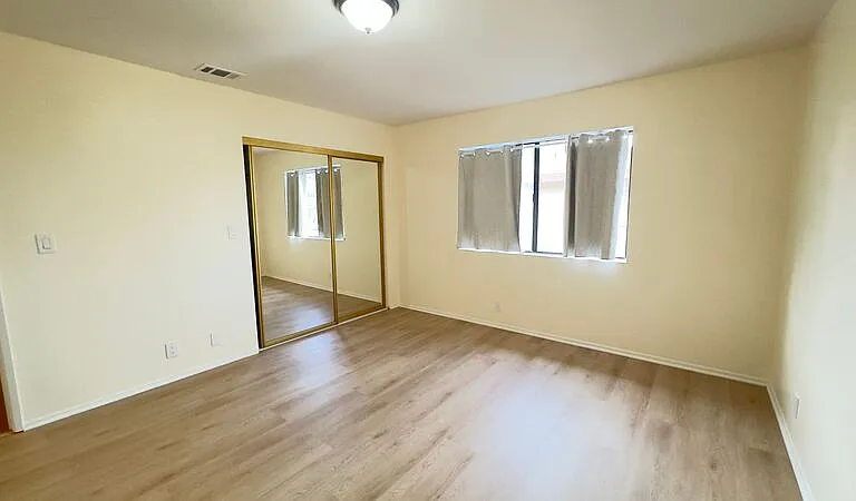 539 N Alameda Ave #4 — Photo 8