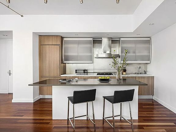 3rd image of 8 Union Sq S Unit 7BB