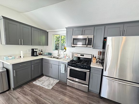 4th image of 3201 W 83rd St #1/2