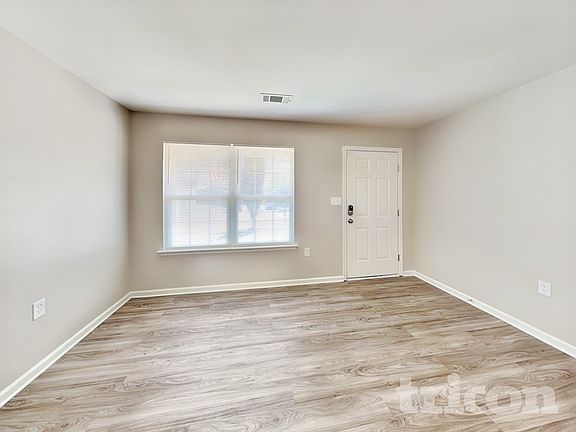 4th image of 1790 Eastway Dr