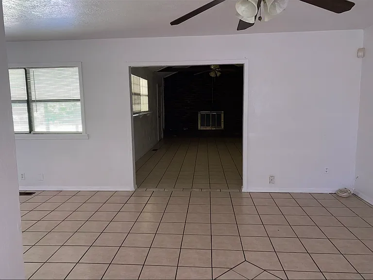 E 32nd Pl — Photo 8