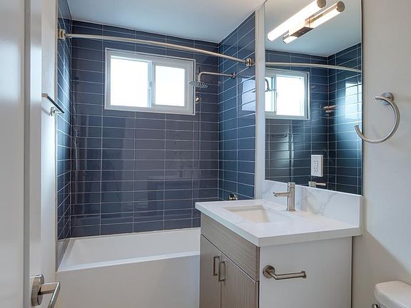 4th image of 2120 Manhattan Beach Blvd #A