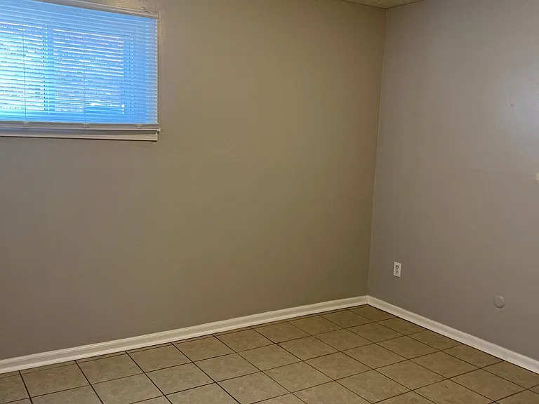 507 W Westview St #5 — Photo 14