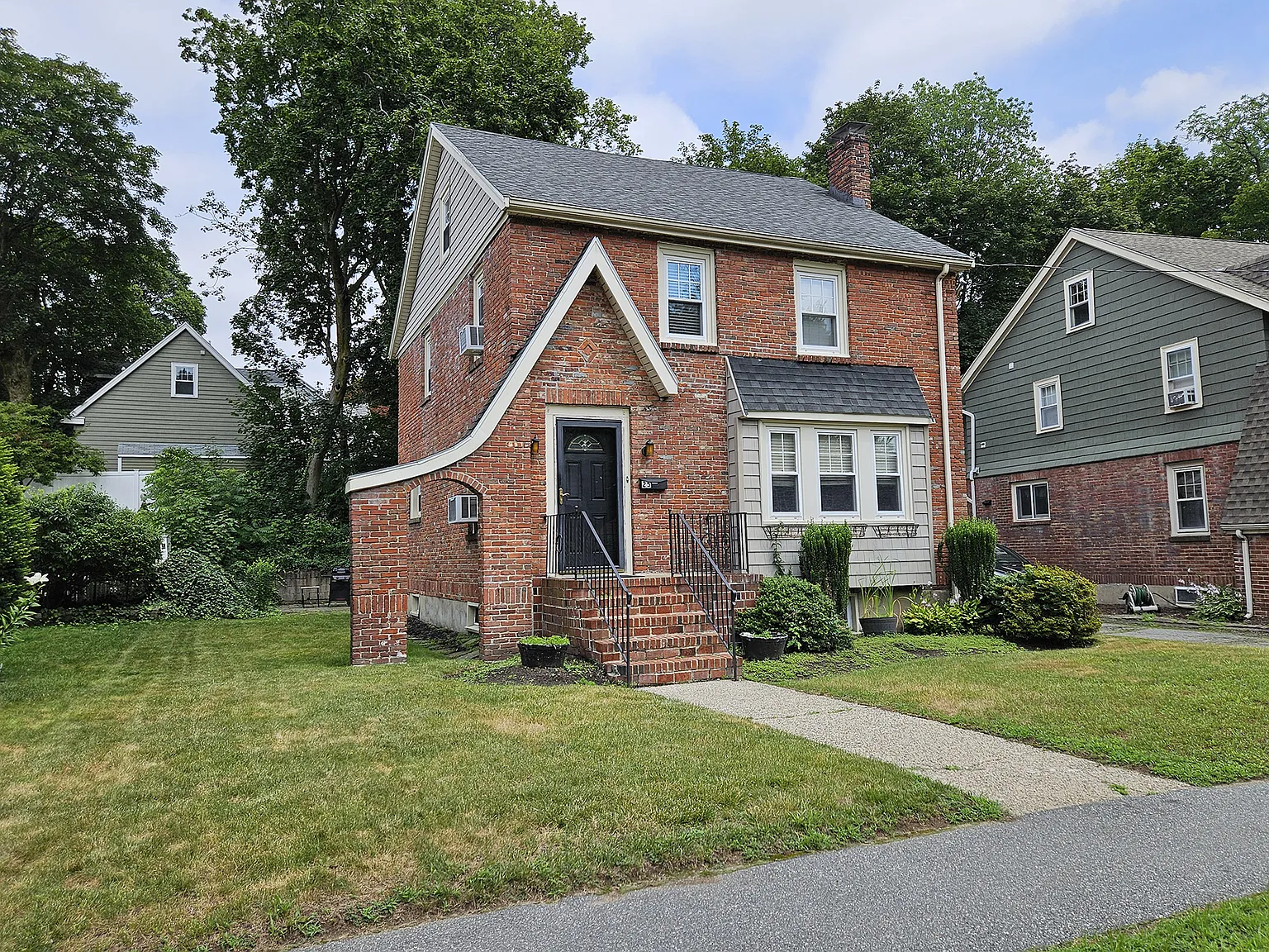 3 bed, 1.5 bath, 1900 sqft, $3,850 — Photo 2