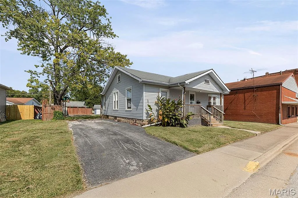 208 W Central St photo 1