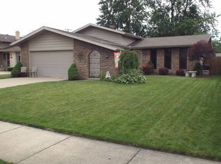 9526 Wildwood Dr, Highland, IN 46322