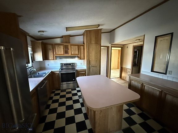 5th image of 103 Howe St