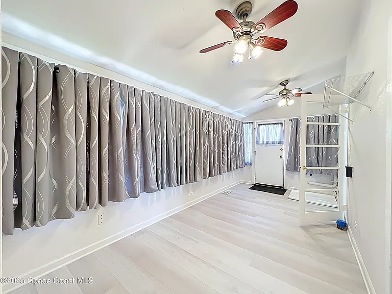 2811 N Indian River Dr — Photo 18