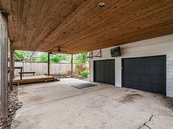 3rd image of 2338 Shakespeare St #1/2
