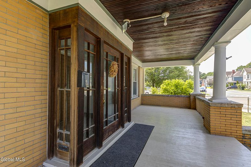 3rd image of 220 5th Avenue